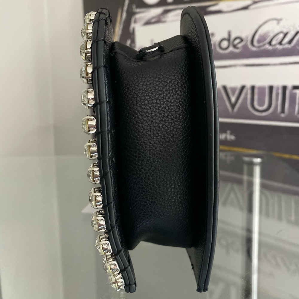 Love my stud crossbody bag 🖤(Black) - Picture 8 of 10